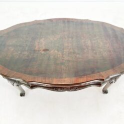 Raudonmedžio staliukas su dvejais stalčiukais 90x149x51,5 cm