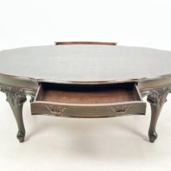 Raudonmedžio staliukas su dvejais stalčiukais 90x149x51,5 cm