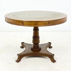 Apvalus riešutmedžio staliukas odiniu stalviršiumi 107x107x74 cm