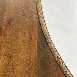 Apvalus riešutmedžio staliukas odiniu stalviršiumi 107x107x74 cm