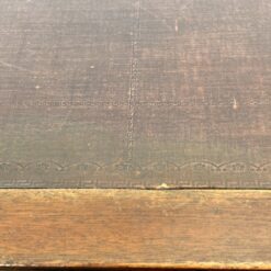 Raudonmedžio devynių stalčių rašomasis stalas odiniu stalviršiumi 84x153x81 cm