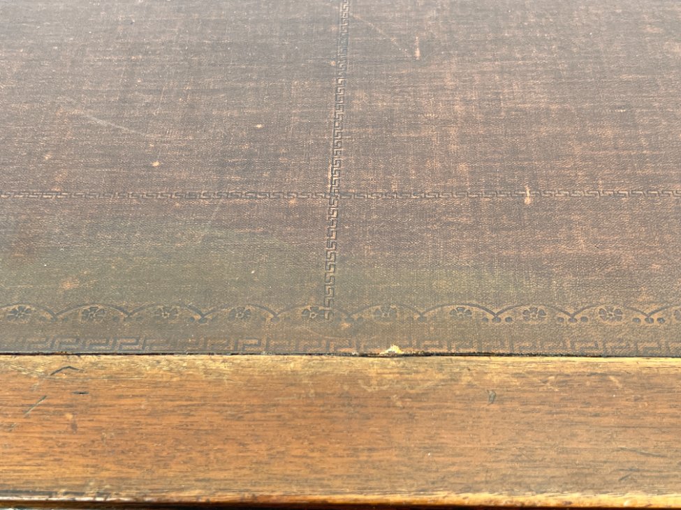 DP0318-stalai-12 Raudonmedžio devynių stalčių rašomasis stalas odiniu stalviršiumi 84x153x81 cm