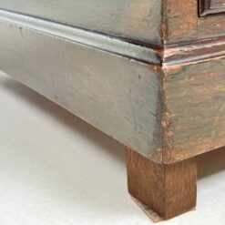 Raudonmedžio devynių stalčių rašomasis stalas odiniu stalviršiumi 84x153x81 cm