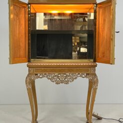 Rytietiška muzikinė dviejų durų komoda su apšvietimu 43x81x150 cm