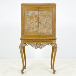 Rytietiška muzikinė dviejų durų komoda su apšvietimu 43x81x150 cm