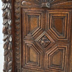 Drožinėtas ąžuolinis bufetas su vitražinėmis durelėmis 55×109,5×226 cm