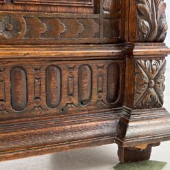 Drožinėtas ąžuolinis bufetas su vitražinėmis durelėmis 55×109,5×226 cm