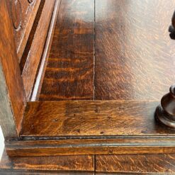 Drožinėtas ąžuolinis bufetas su vitražinėmis durelėmis 55×109,5×226 cm