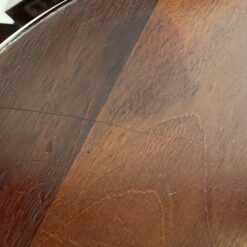 Angliško stiliaus raudonmedžio vitrinėlė su apšvietimu 46×45,5×161,5 cm