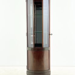 Angliško stiliaus raudonmedžio vitrinėlė su apšvietimu 46×45,5×161,5 cm