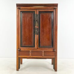 Rytietiška dviejų durų komoda 62x107x175 cm