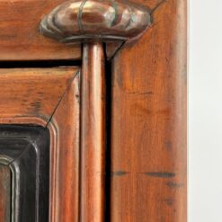 Rytietiška dviejų durų komoda 62x107x175 cm