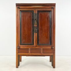 Rytietiška dviejų durų komoda 62x107x175 cm