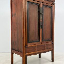 Rytietiška dviejų durų komoda 62x107x175 cm