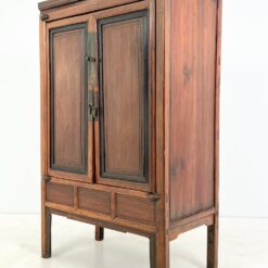 Rytietiška dviejų durų komoda 62x107x175 cm