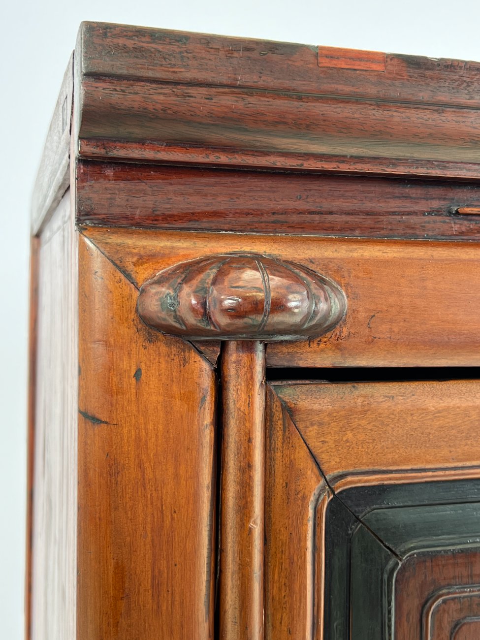 DP0324-komodos-7 Rytietiška dviejų durų komoda 62x107x175 cm