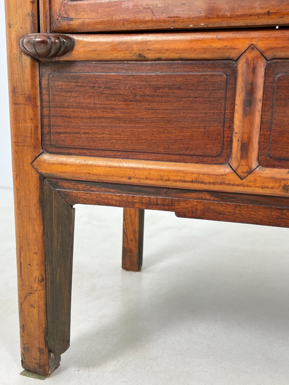 DP0324-komodos-8 Rytietiška dviejų durų komoda 62x107x175 cm