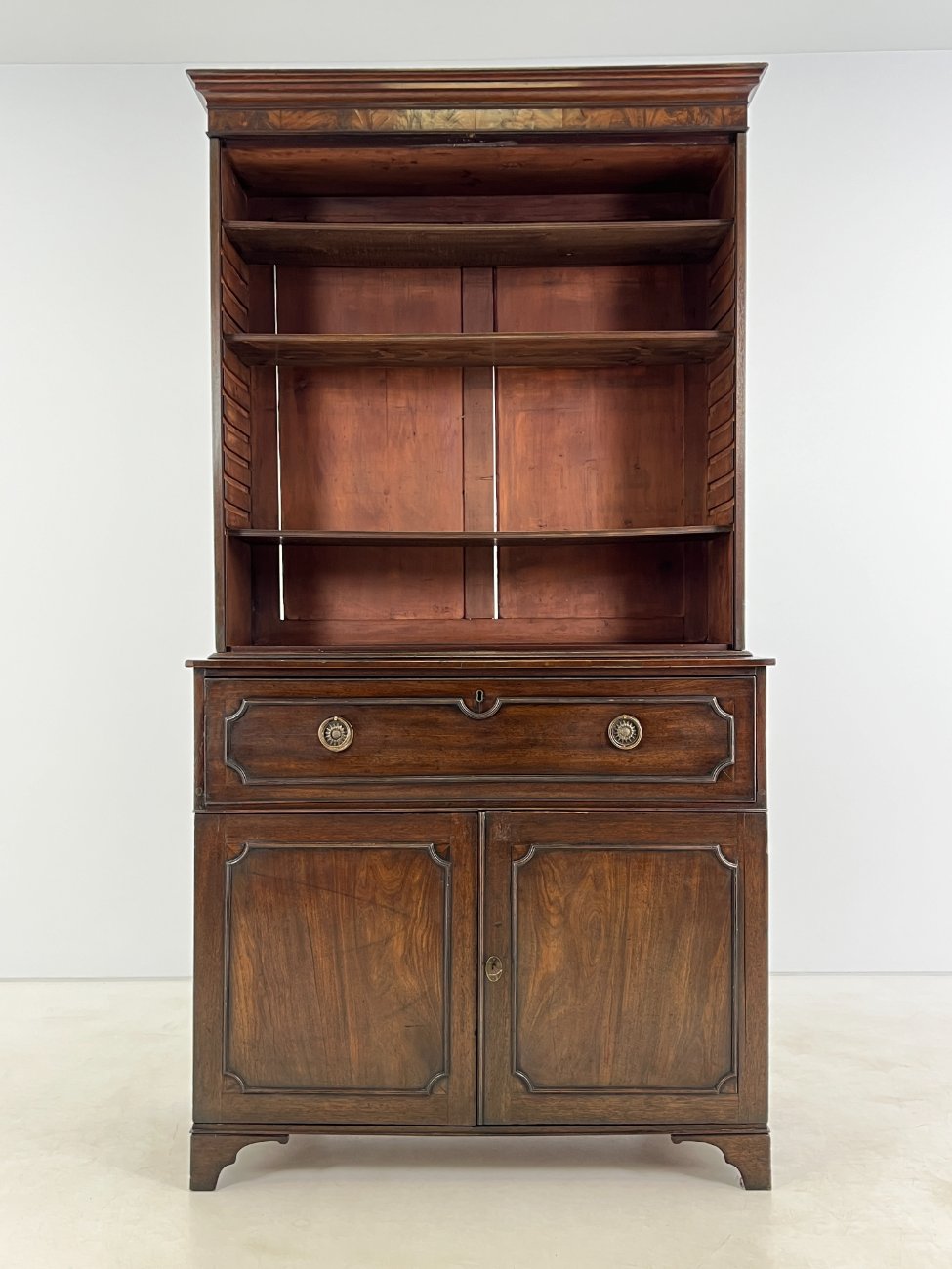 DP0325-stalai-1 Angliško stiliaus raudonmedžio sekreteras su knygų lentyna 58x124x230 cm