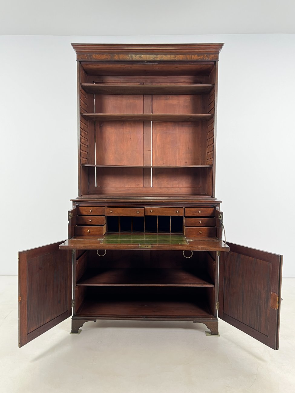 DP0325-stalai-5 Angliško stiliaus raudonmedžio sekreteras su knygų lentyna 58x124x230 cm