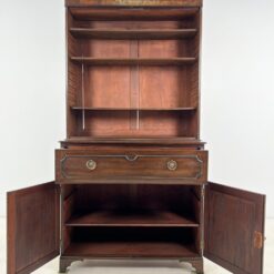 Angliško stiliaus raudonmedžio sekreteras su knygų lentyna 58x124x230 cm