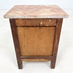 Trijų stalčių raudonmedžio spintelė marmuriniu staviršiumi 32×38,5×48 cm