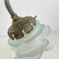 Žalvarinis trijų šakų sietynas su gėlės žiedo formos stiklo gaubtais 44x44x59 cm