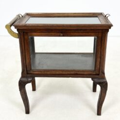 Ąžuolinis įstiklintas bariukas su padėklu 41x72x73 cm