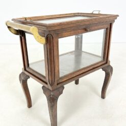 Ąžuolinis įstiklintas bariukas su padėklu 41x72x73 cm