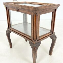 Ąžuolinis įstiklintas bariukas su padėklu 41x72x73 cm