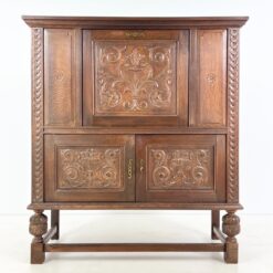 Ąžuolinė drožinėta trijų durų komoda - baras 65x144x159,5 cm