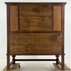 Ąžuolinė drožinėta trijų durų komoda – baras 65x144x159,5 cm