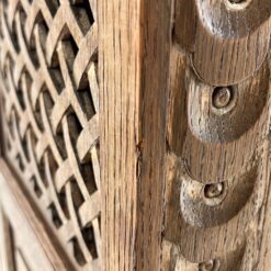 Ąžuolinė drožinėta trijų durų komoda – baras 65x144x159,5 cm