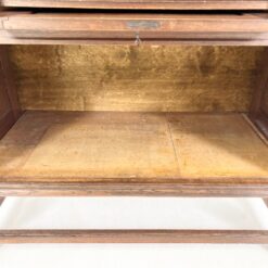 Ąžuolinė drožinėta trijų durų komoda – baras 65x144x159,5 cm