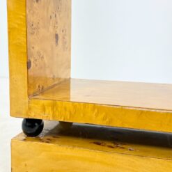 Art Deco stiliaus pastatoma riešutmedžio lukšto lentyna 30×60,5×178,5 cm