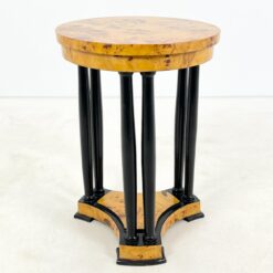 Art deco stiliaus riešutmedžio lukšto koloninis staliukas 54x54x75,5 cm