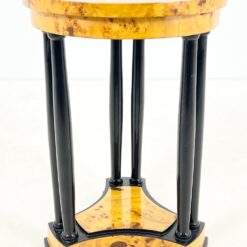 Art deco stiliaus riešutmedžio lukšto koloninis staliukas 54x54x75,5 cm