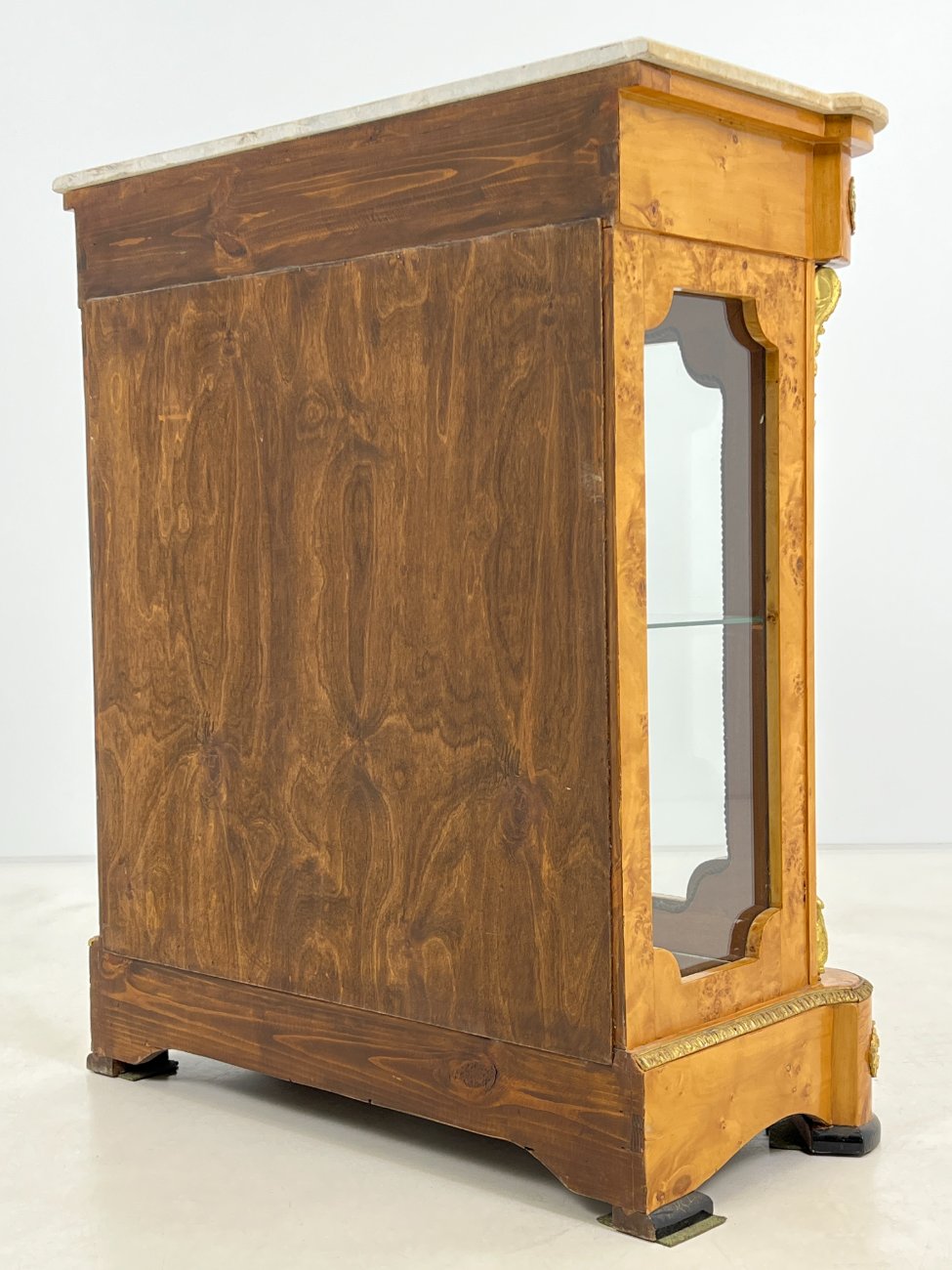 HF0426-komodos-11 Liudviko XV stiliaus komoda su akmeniu 44x92x106 cm