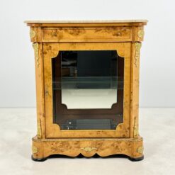 Liudviko XV stiliaus komoda su akmeniu 44x92x106 cm