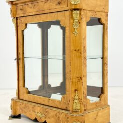 Liudviko XV stiliaus komoda su akmeniu 44x92x106 cm