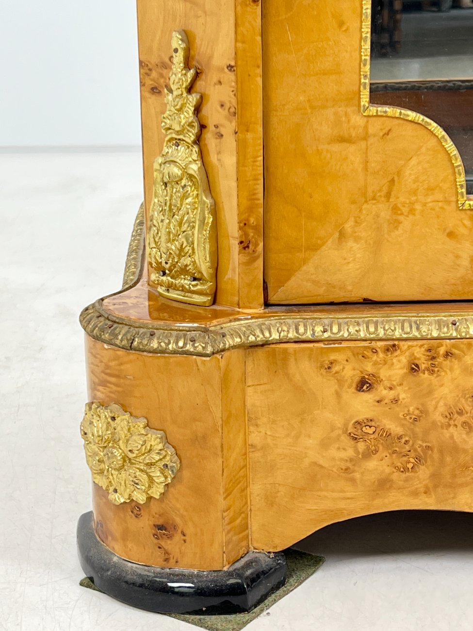 HF0426-komodos-8 Liudviko XV stiliaus komoda su akmeniu 44x92x106 cm