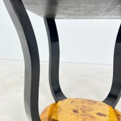 Art deco stiliaus kvadratinis riešutmedžio lukšto staliukas 62x62x67 cm