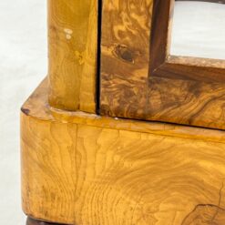 Barokinio stiliaus, riešutmedžio vitrina 40x70x176 cm