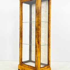 Barokinio stiliaus, riešutmedžio vitrina 40x70x176 cm