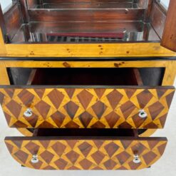 Art Deco stiliaus vitrina su stalčiais 39×69,5×189 cm