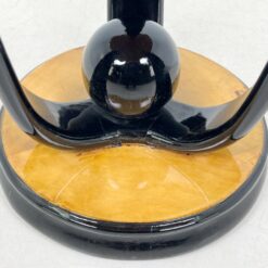 Art Deco stiliaus apvalus riešutmedžio lukšto staliukas 71x71x61 cm