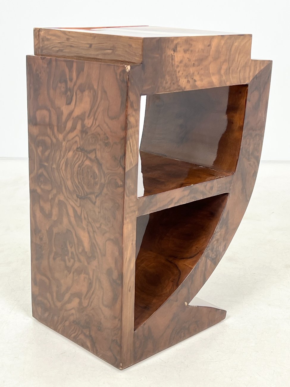 HF0444-spinteles-10 Art deco stiliaus riešutmedžio spintelės 2 vnt. Komplektas 40x50x74 cm