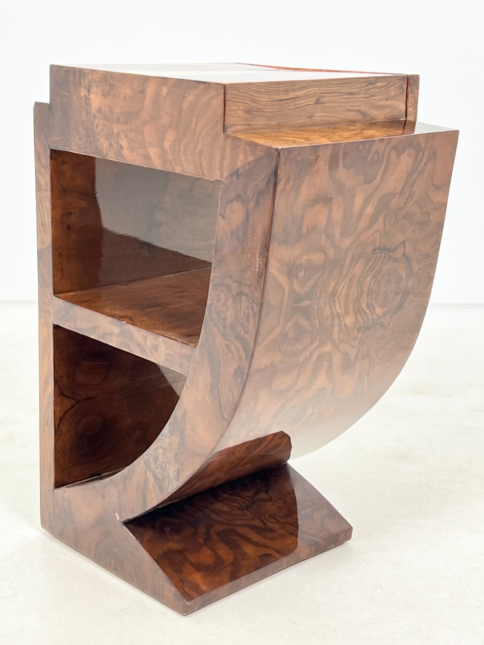 HF0444-spinteles-11 Art deco stiliaus riešutmedžio spintelės 2 vnt. Komplektas 40x50x74 cm