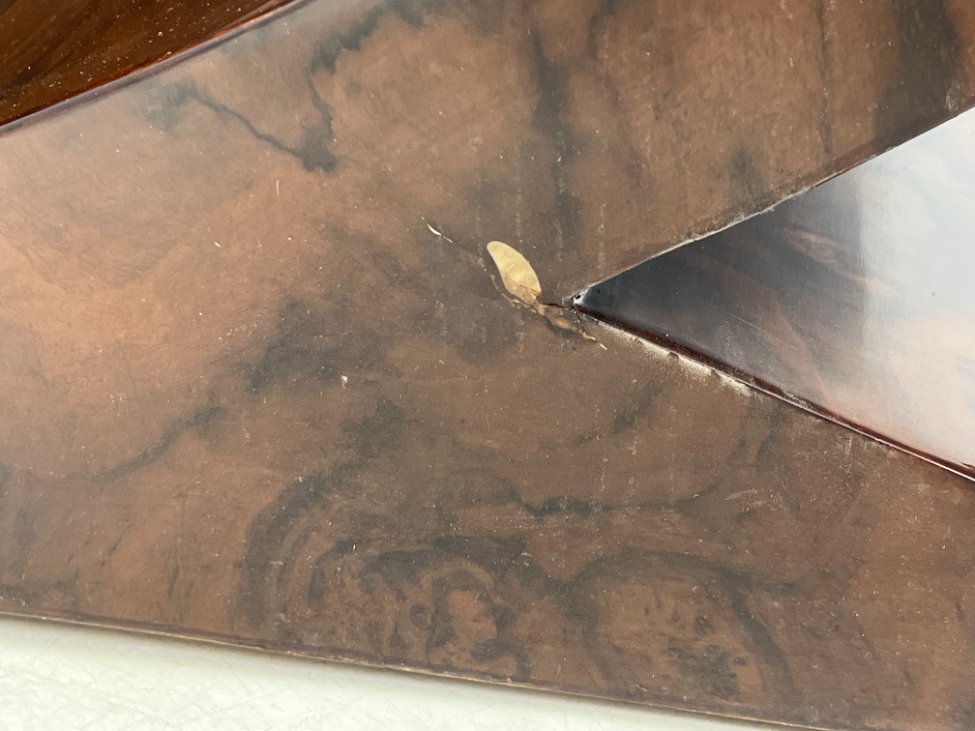 HF0444-spinteles-14 Art deco stiliaus riešutmedžio spintelės 2 vnt. Komplektas 40x50x74 cm