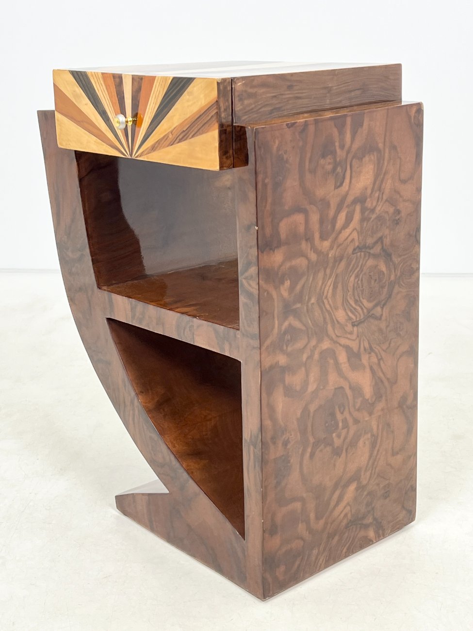 HF0444-spinteles-5 Art deco stiliaus riešutmedžio spintelės 2 vnt. Komplektas 40x50x74 cm