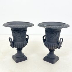 Ketaus juodos spalvos lauko vazonai su rankenomis 2 vnt. kompl. 46x46x59 cm